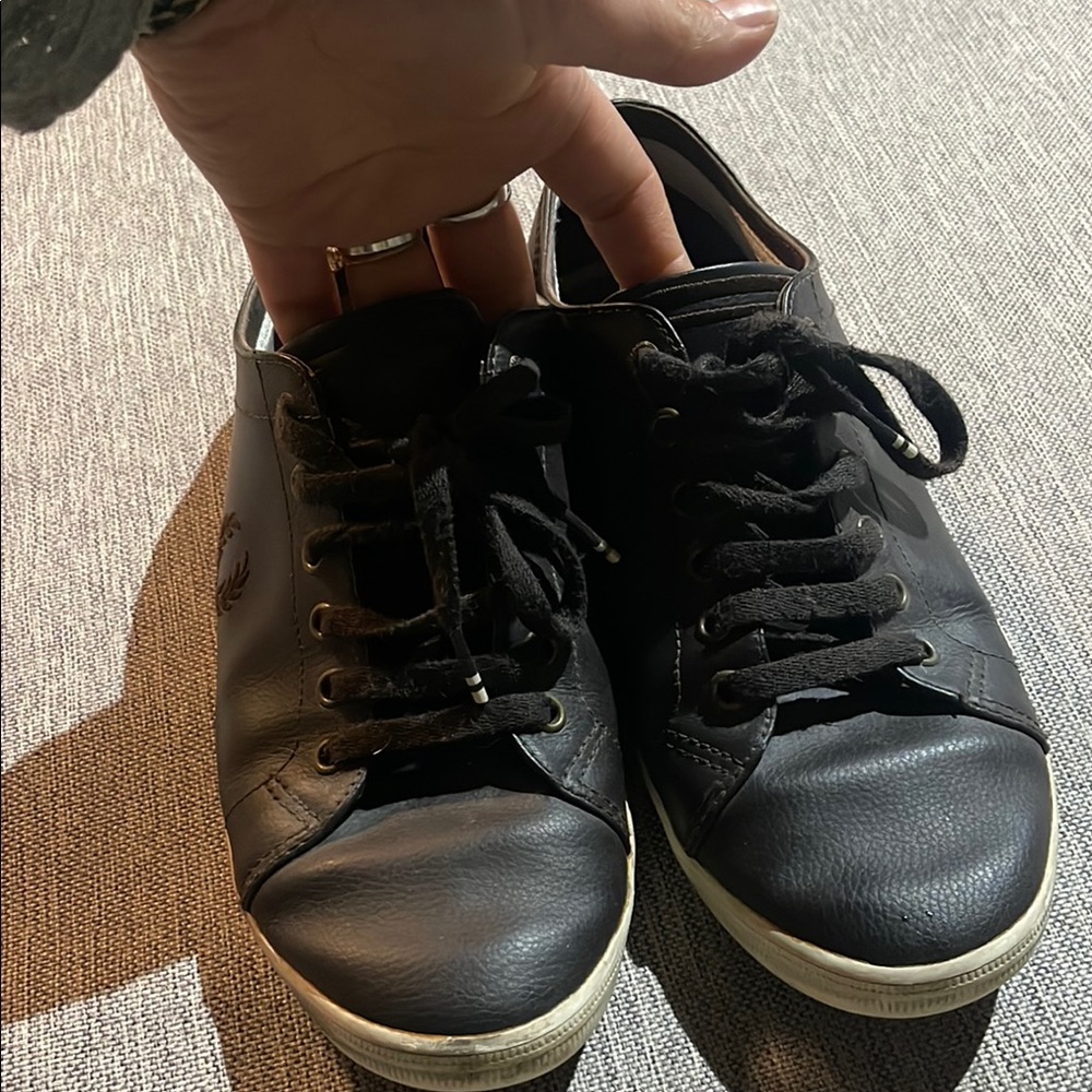 Fred Perry Black Sneakers Minimalist Design